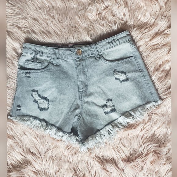 NWT TOAST HEART DISTRESSED Jean Shorts- Med - Picture 1 of 3